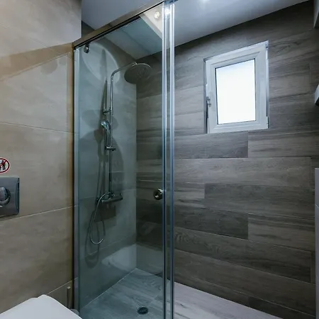 Andrew's Luxury Anabolu