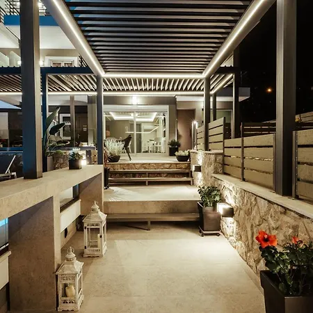 Andrew's Luxury Anabolu