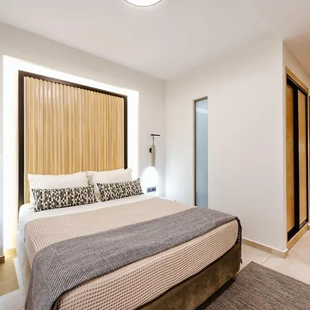 Andrew's Luxury Anabolu