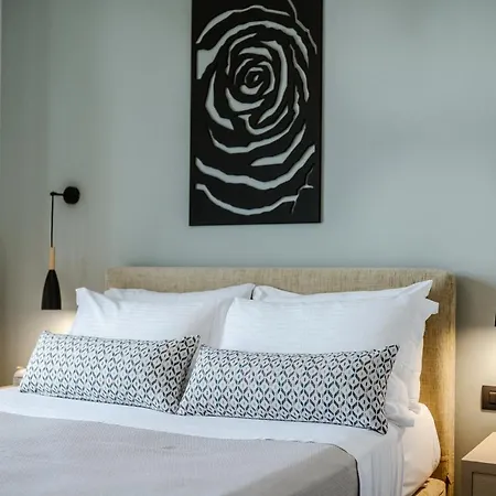 Andrew's Luxury Apartment
