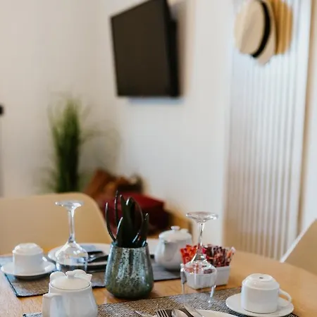 Andrew's Luxury Apartment *